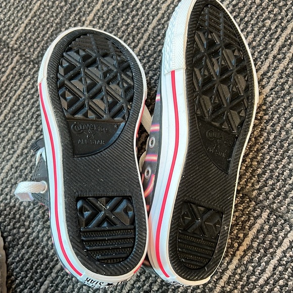 Converse Big Girl Size 1 Chucks with great messsge:  Strong/Pretty - Picture 6 of 6